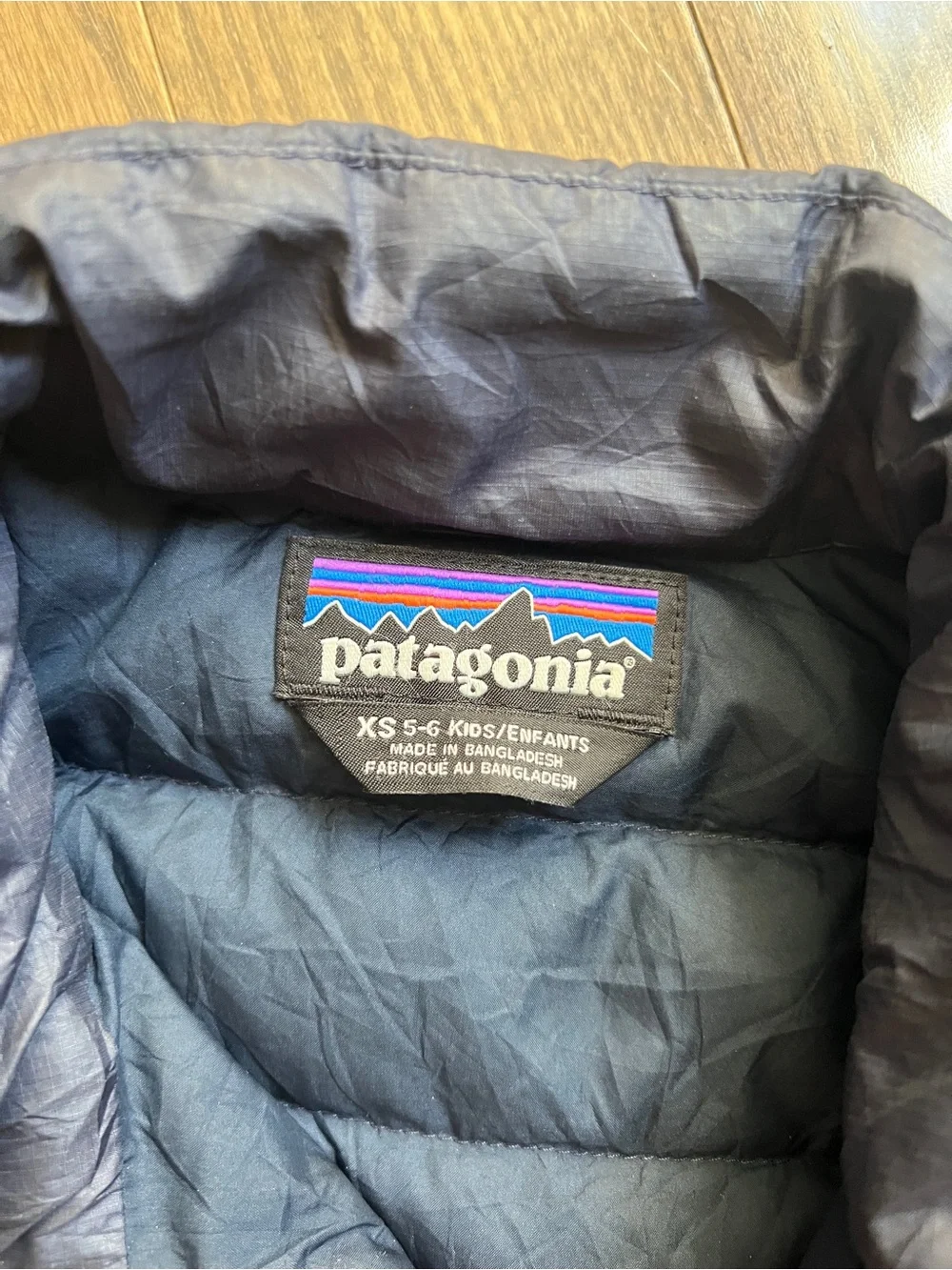 Patagonia down jacket navy and red kids size xs 5/6